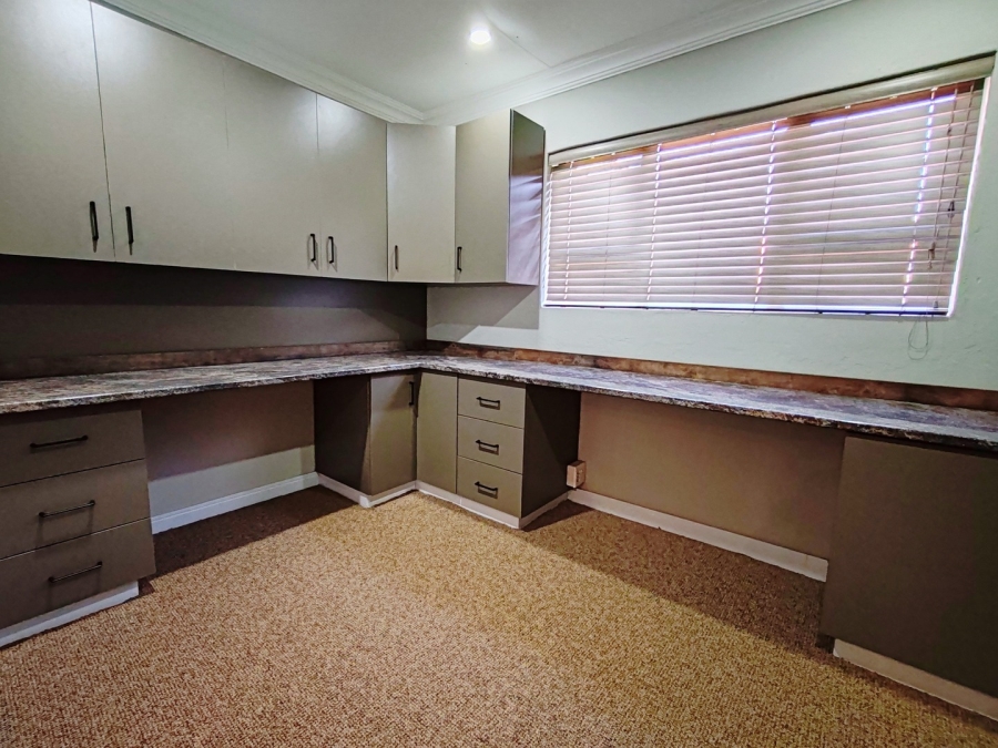 4 Bedroom Property for Sale in Grimbeeck Park North West